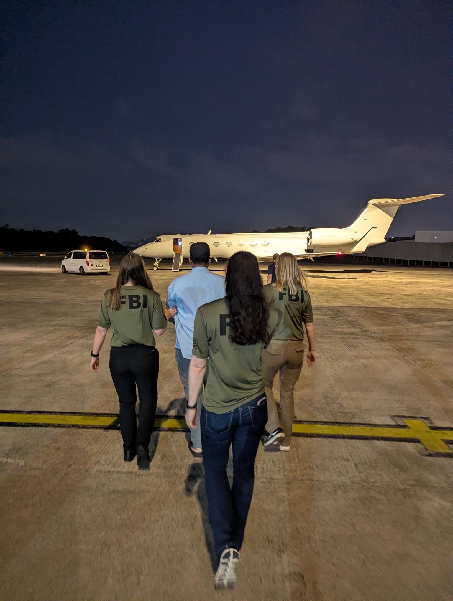 মালয়েশিয়া থেকে বাংলাদেশিকে গ্রেপ্তারের পর যুক্তরাষ্ট্রে নিয়ে গেল এফবিআই