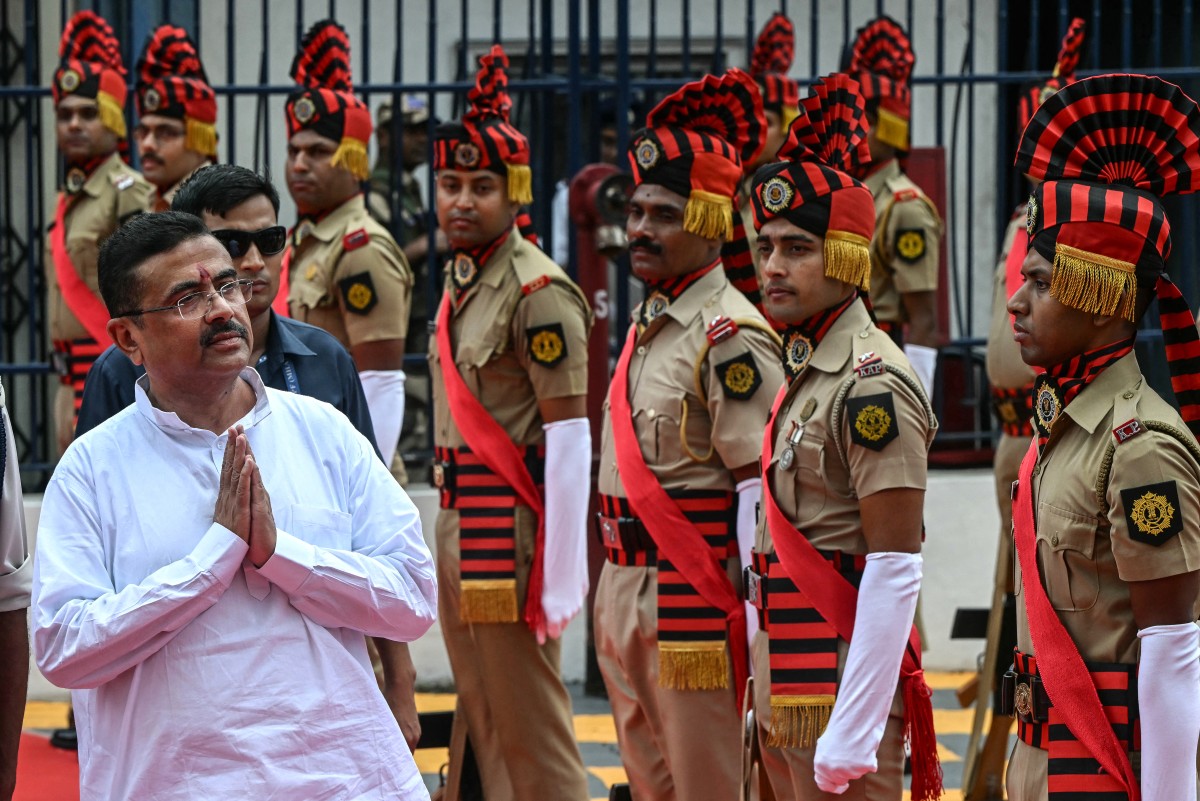 সীমান্তে কাঁটাতারের বেড়ার জন্য বিএসএফকে জমি দিচ্ছে পশ্চিমবঙ্গ সরকার