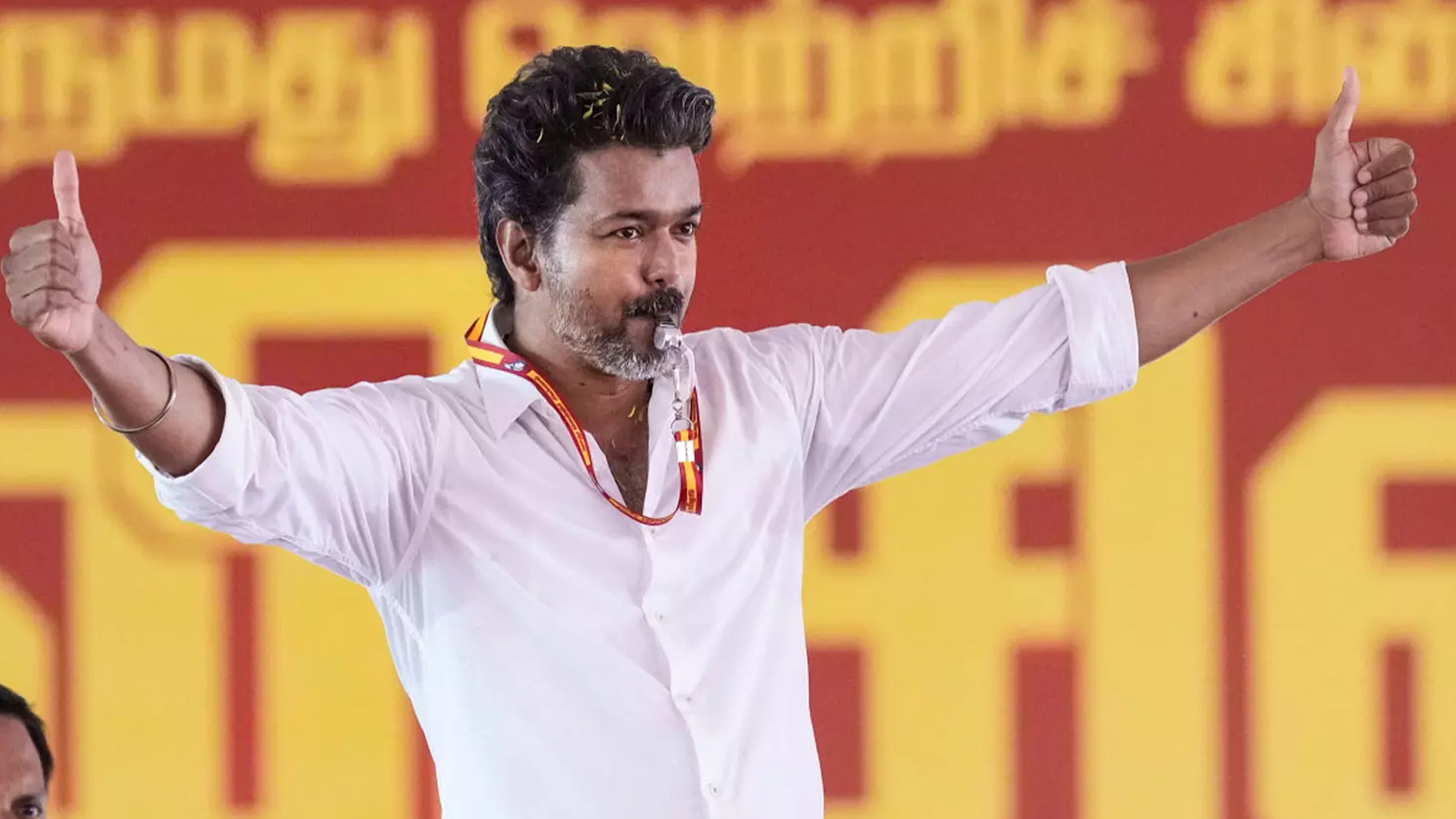 প্রথমবার নির্বাচনে অংশ নিয়েই চমকের পথে থালাপতি বিজয়