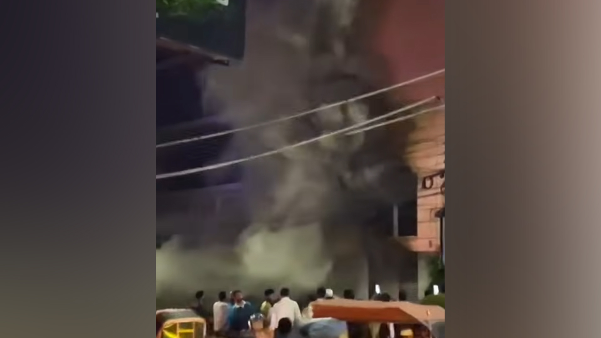 খুলনা সিটি মেডিকেল কলেজ হাসপাতালে আগুন, নিয়ন্ত্রণে ফায়ার সার্ভিসের ১১ ইউনিট