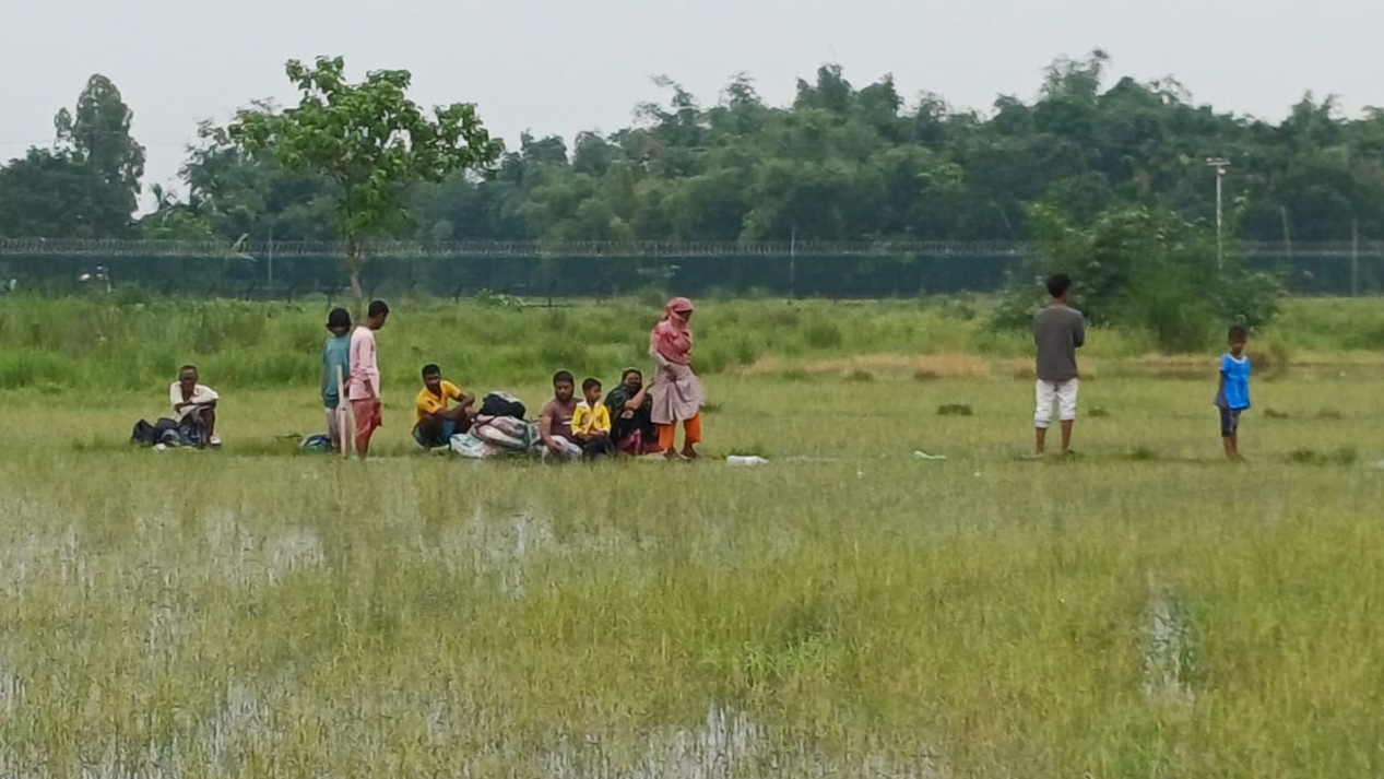 বিজিবি-বিএসএফ পতাকা বৈঠক ব্যর্থ: পঞ্চগড় সীমান্তে ৩ দিন ধরে আটকে নারী-শিশুসহ ১০ জন