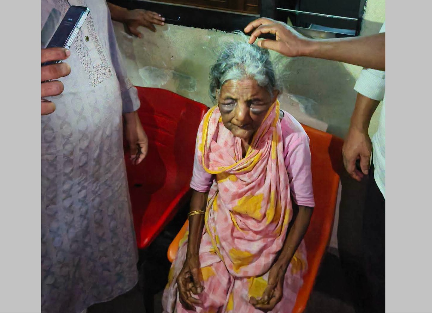 স্টেশন পরিষ্কার করে দিন চলত বুবির, ছিনতাইকারীর হামলায় মৃত্যু