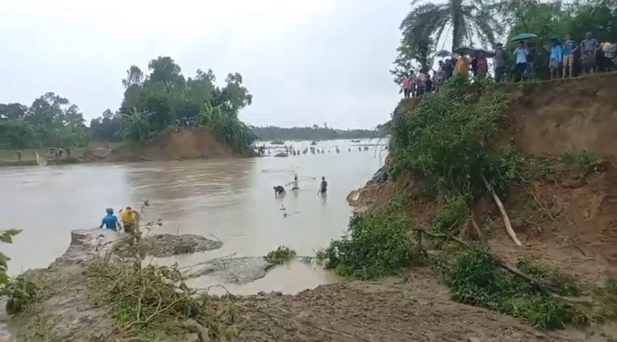 হবিগঞ্জে খোয়াই নদীর বাঁধের ২ স্থানে ভাঙন, পানিবন্দি ৩১ হাজার