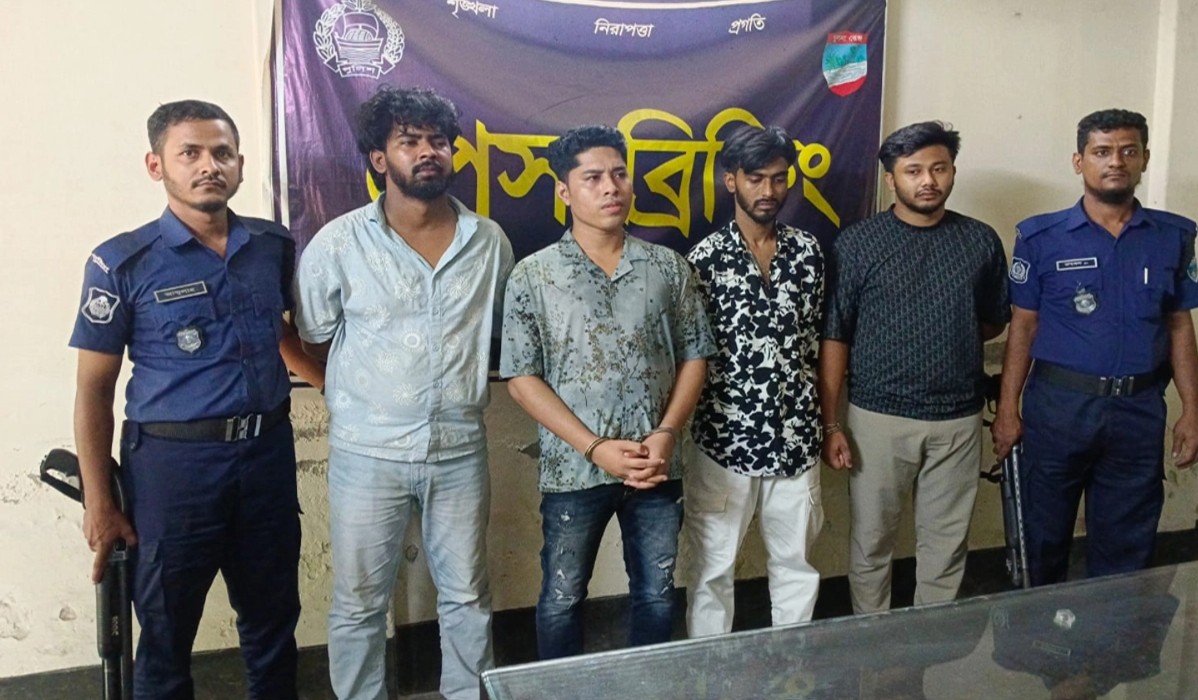 চট্টগ্রামের ‘শীর্ষ সন্ত্রাসী’ ডেভিড ইমন যশোরে গ্রেপ্তার