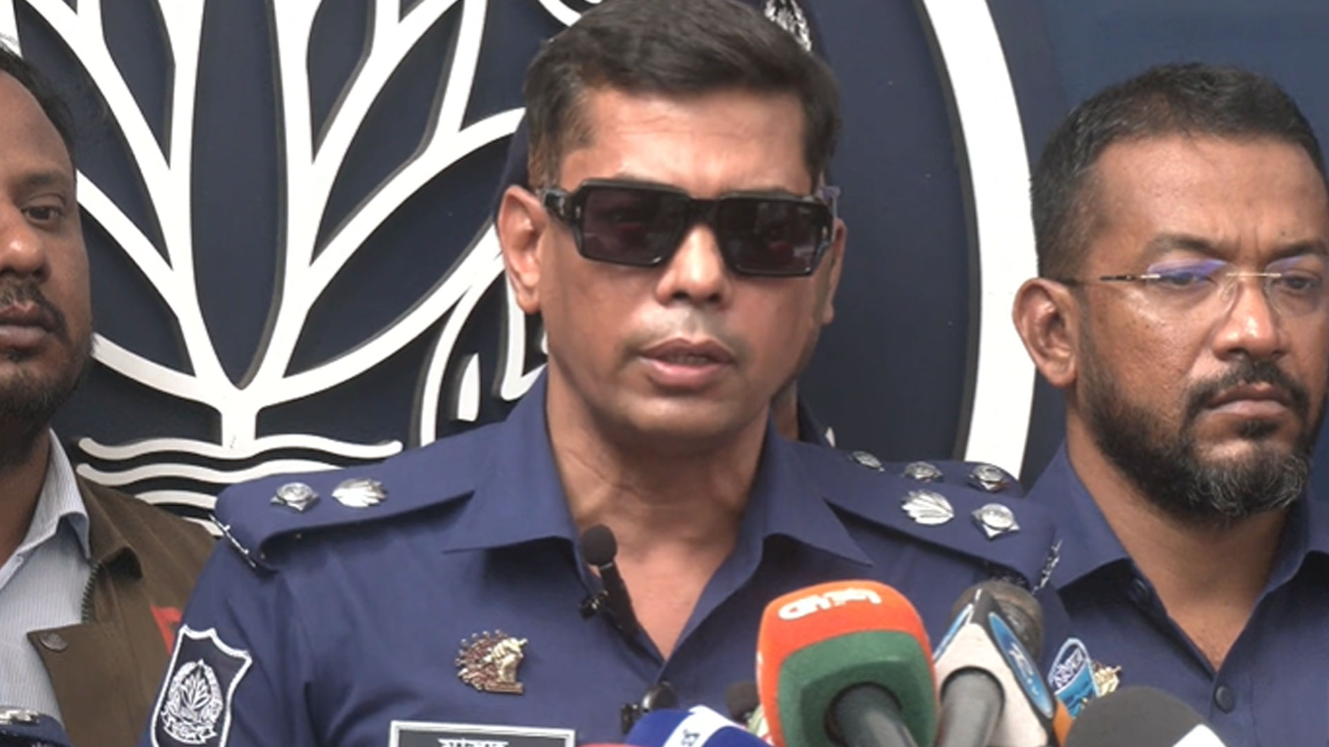 পথে ৩ বার ফসকে যান ডেভিড ইমন, নেটওয়ার্ক এড়াতে ব্যবহার করতেন বিদেশি নম্বর-অ্যাপ