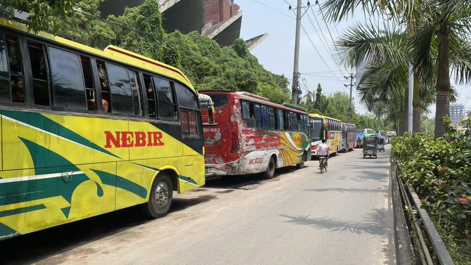 রাজশাহীতে পরিবহন শ্রমিকদের দুই পক্ষের দ্বন্দ্বে বাস চলাচল বন্ধ