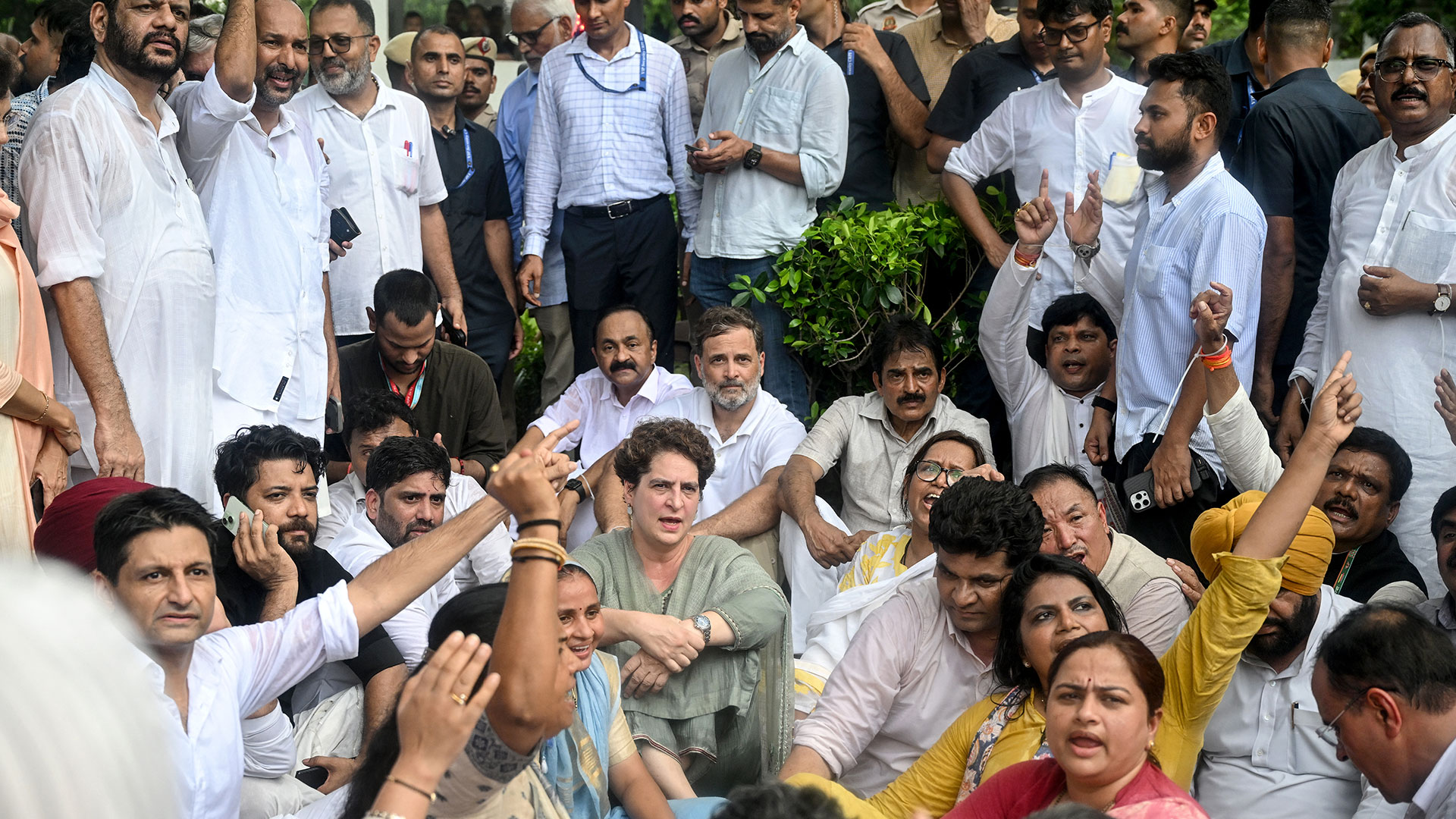উত্তাল দিল্লি: বিরোধী নেতাদের অংশগ্রহণে আন্দোলনে নতুন গতি