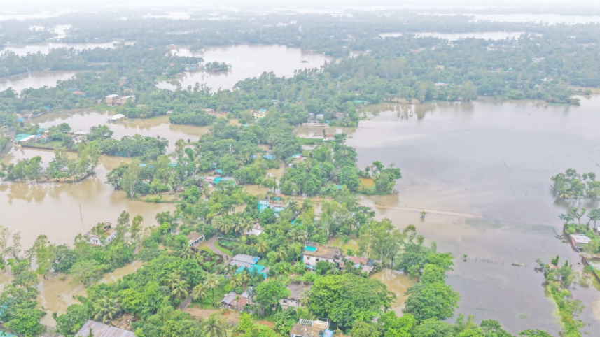 ঘের বাঁচাতে বেআইনিভাবে স্লুইসগেট বন্ধ রাখায় চট্টগ্রাম-কক্সবাজারে বন্যা দীর্ঘায়িত