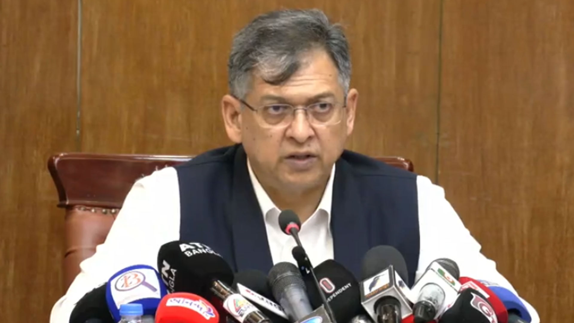 সাবেক রাষ্ট্রপতির বিরুদ্ধে ওঠা অভিযোগে আমলে নেওয়ার মতো কিছু নেই: স্বরাষ্ট্রমন্ত্রী