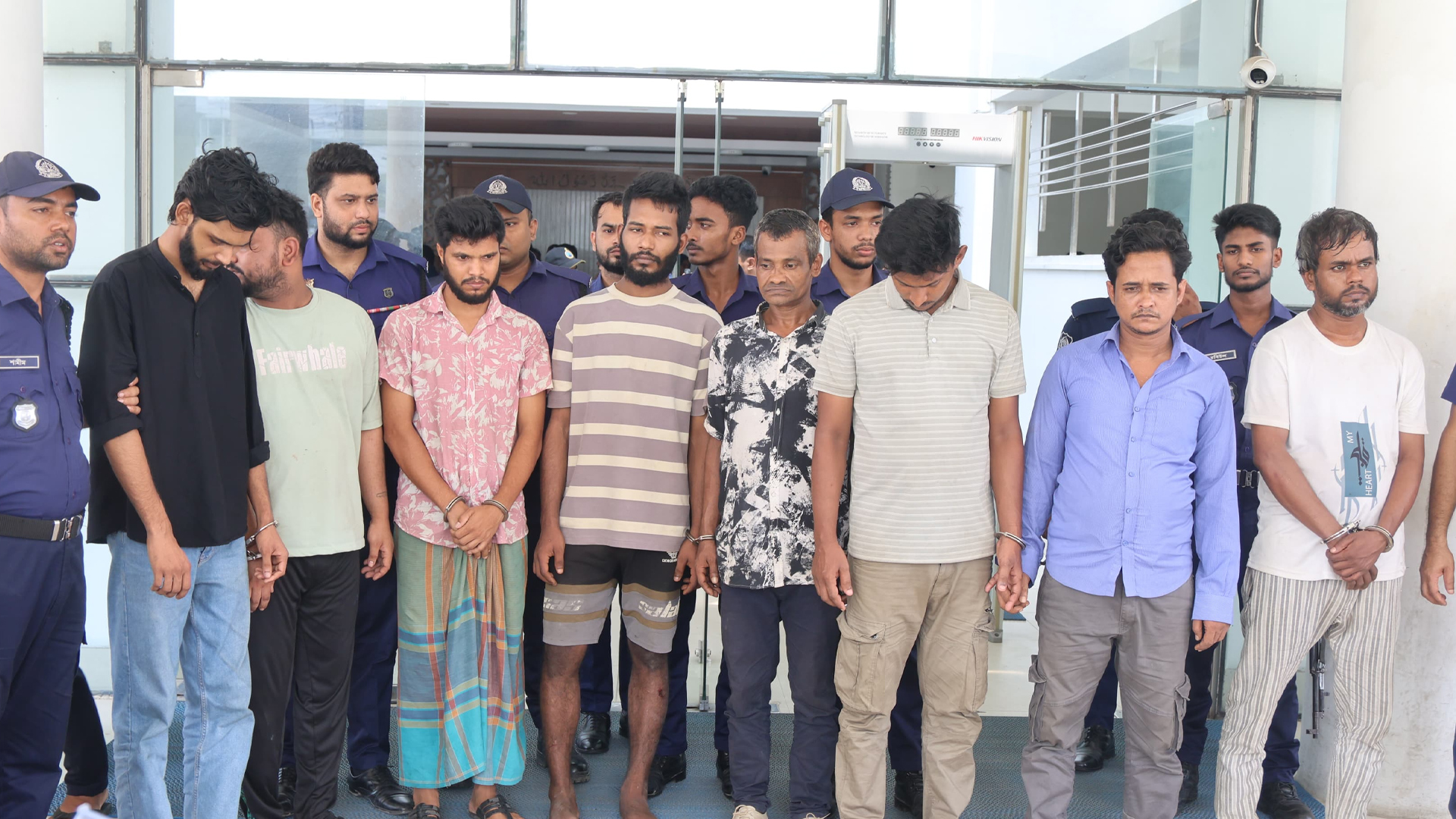 ২০ লাখ টাকা চাঁদা না দেওয়ায় ভবনে হামলা-ককটেল বিস্ফোরণের অভিযোগ