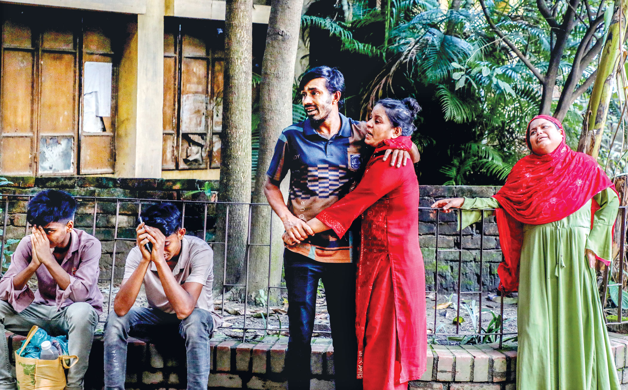 আশুলিয়ায় বিস্ফোরণ: সিএনজি সিলিন্ডারে অবৈধভাবে পরিবহন করা হচ্ছিল গ্যাস