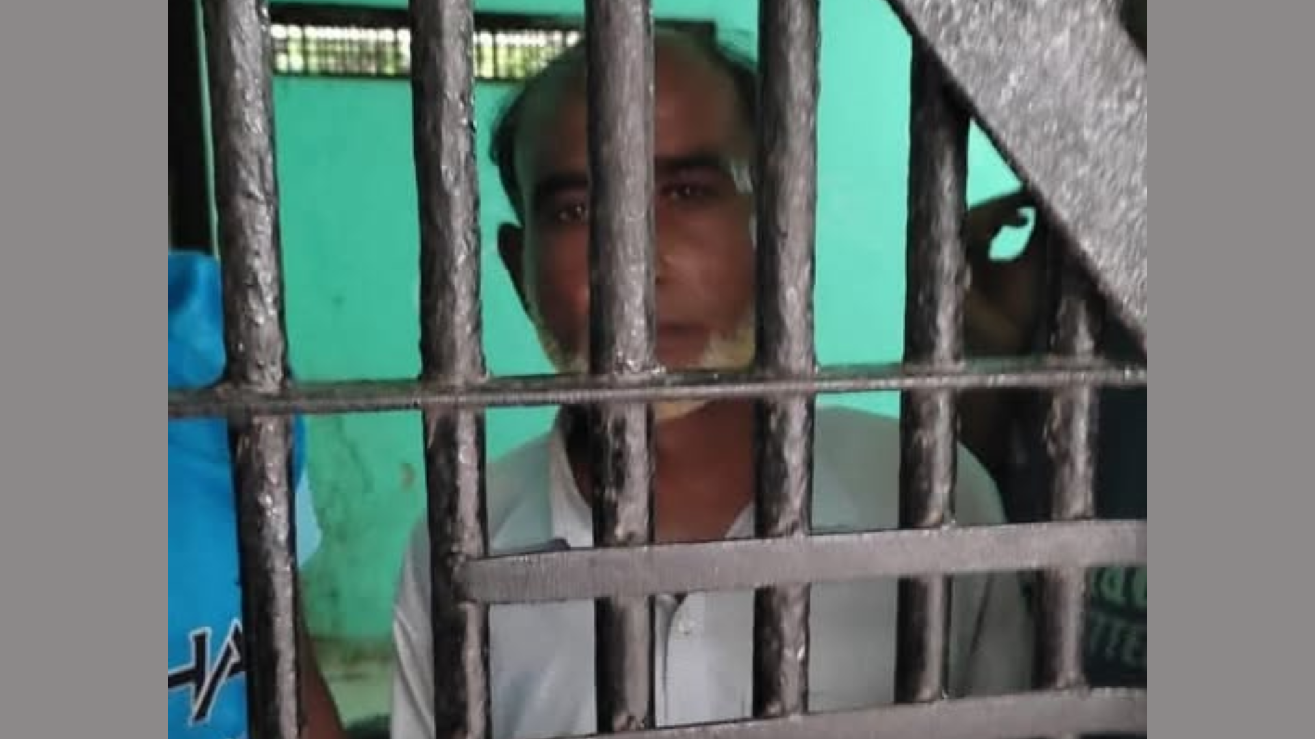 যুবলীগকর্মীকে ধরতে বাসায় অভিযান, না পেয়ে বাবাকে গ্রেপ্তার