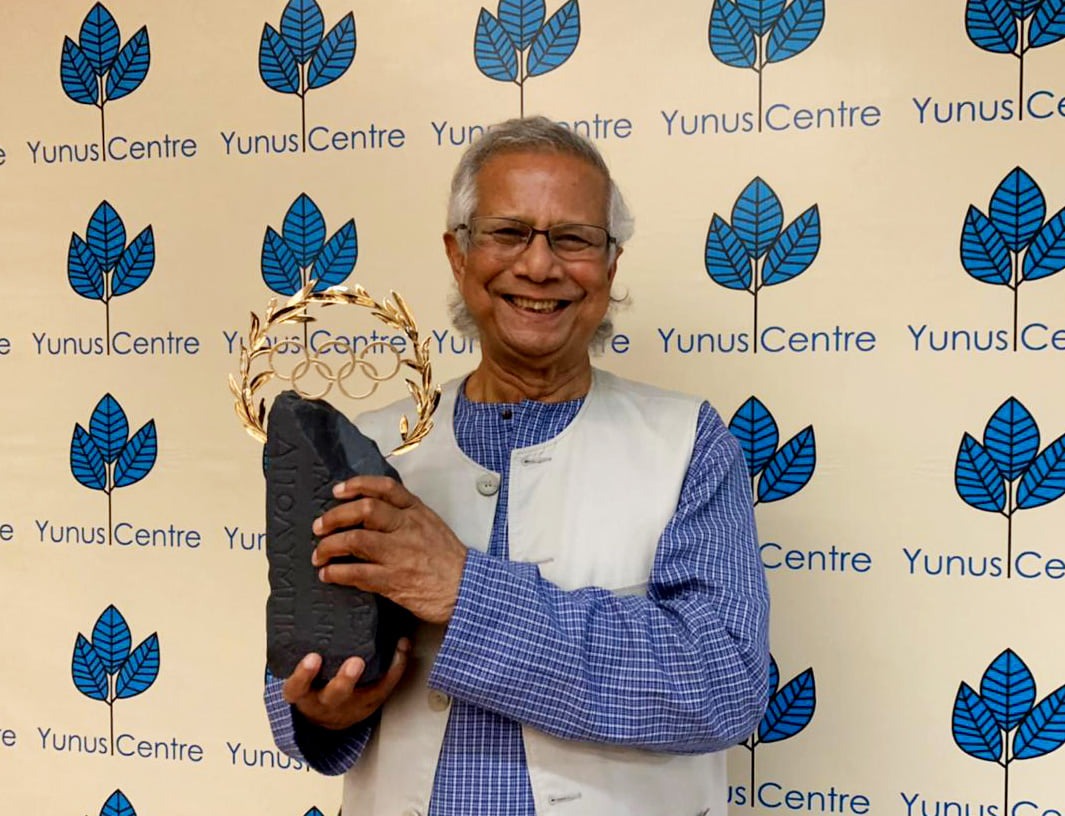 অনন্য সম্মাননা অলিম্পিক লরেল পেলেন ড. ইউনূস