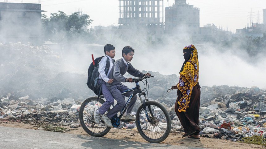 বায়ু দূষণের সূচকে বিশ্বে দ্বিতীয় ঢাকা