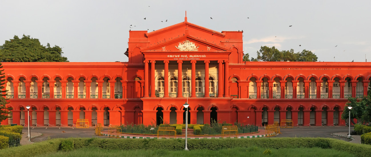 মামলা নিষ্পত্তি না হওয়া পর্যন্ত শিক্ষাঙ্গনে ধর্মীয় পোশাক নয়: কর্নাটক হাইকোর্ট
