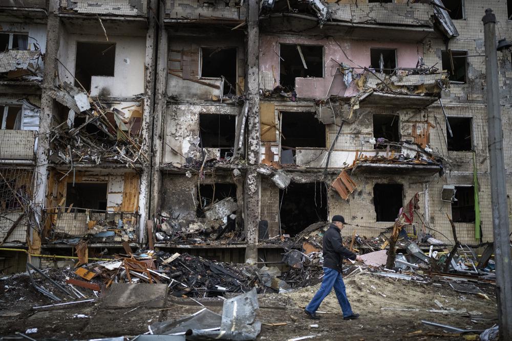 ইউক্রেনে রাশিয়ার হামলায় ১ লাখেরও বেশি মানুষ বাস্তুচ্যুত হয়েছে: আইআরসি