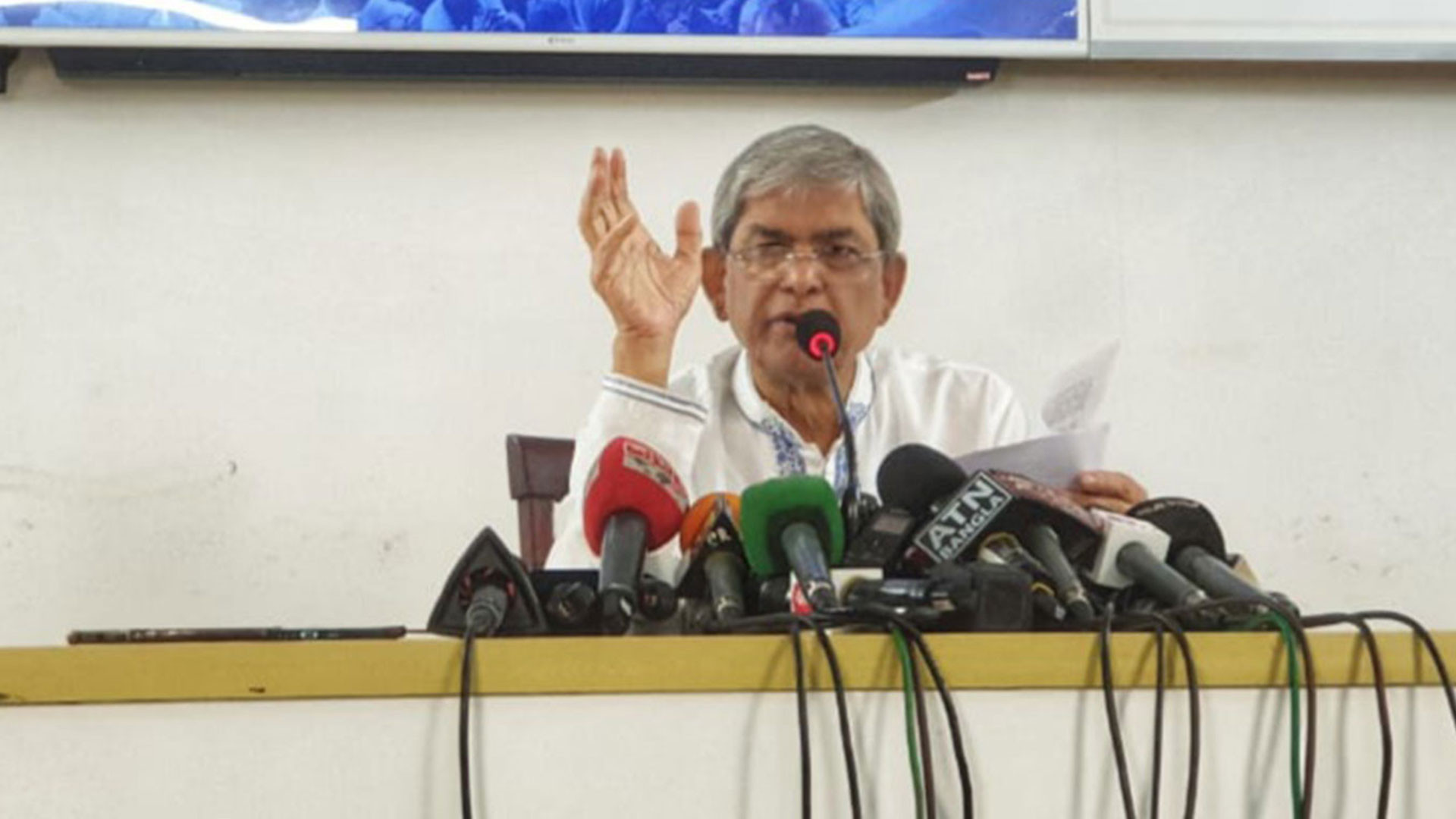 ‘বিদেশে চিকিৎসা না হলে খালেদা জিয়ার জীবন হুমকির মুখে পড়বে’
