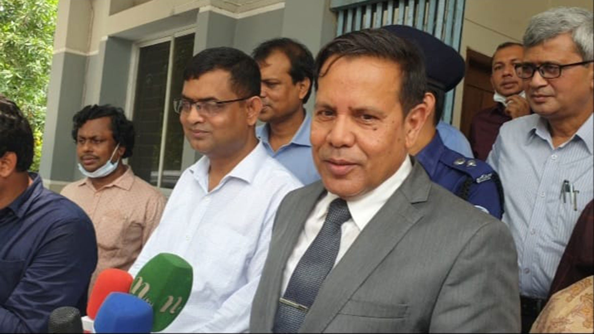 চিঠির পরেও এমপি এলাকা না ছাড়ায় সম্মান গেল কার, প্রশ্ন নির্বাচন কমিশনারের