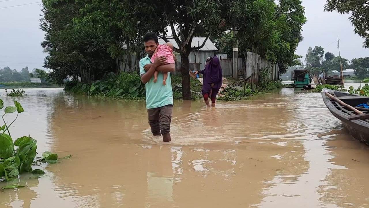 রৌমারীতে বন্যা পরিস্থিতির অবনতি, ৪ ইউনিয়নের ৩৫ হাজার মানুষ পানিবন্দি