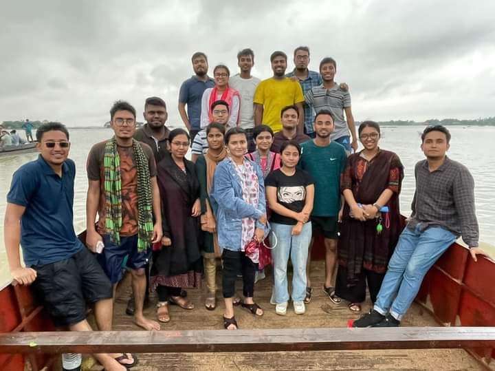 সুনামগঞ্জে বন্যায় আটকে ২১ ঢাবি শিক্ষার্থী, উদ্ধারের আর্তি