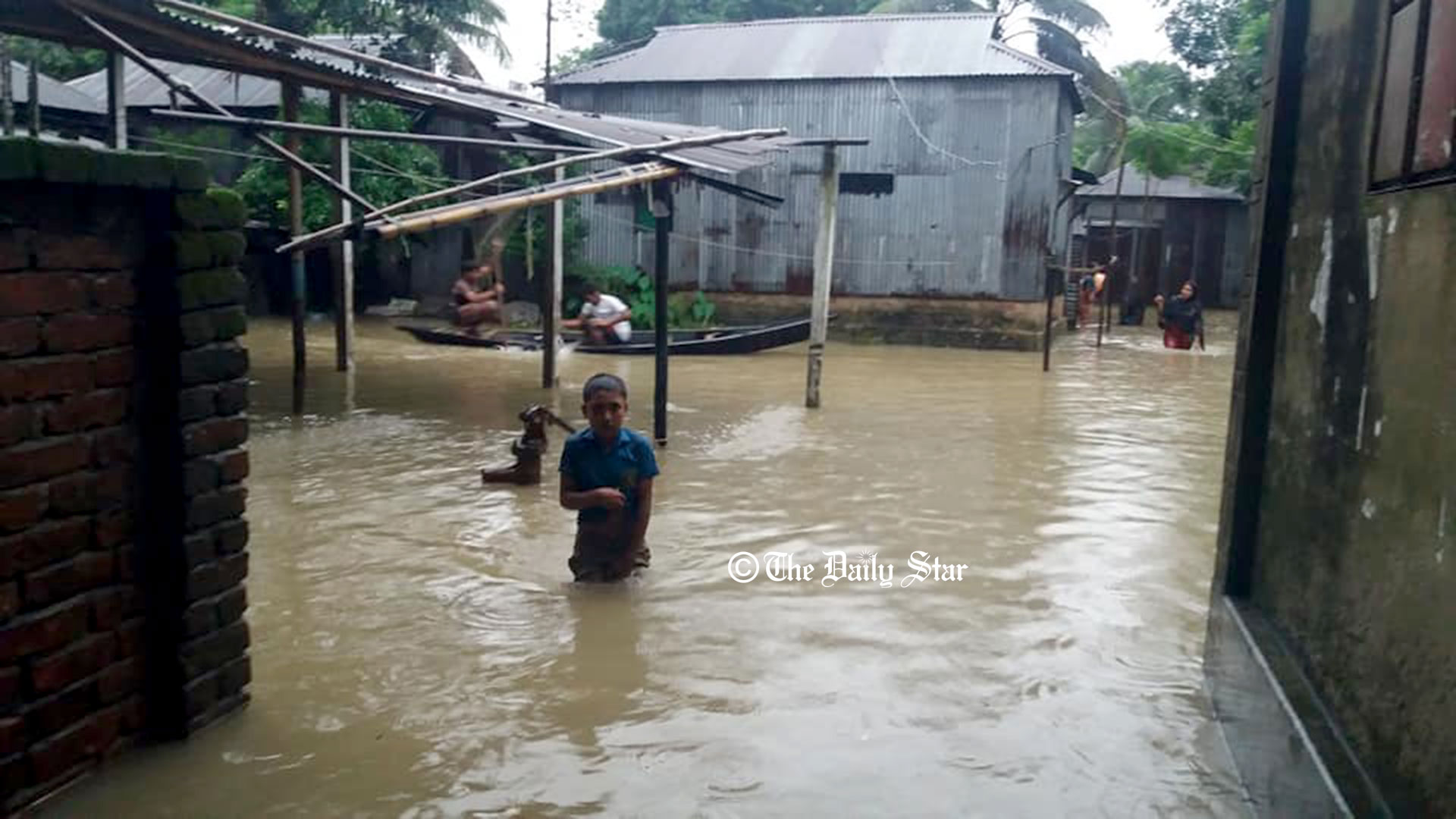 নেত্রকোণায় বন্যায় পানিবন্দি ৫০ হাজার মানুষ