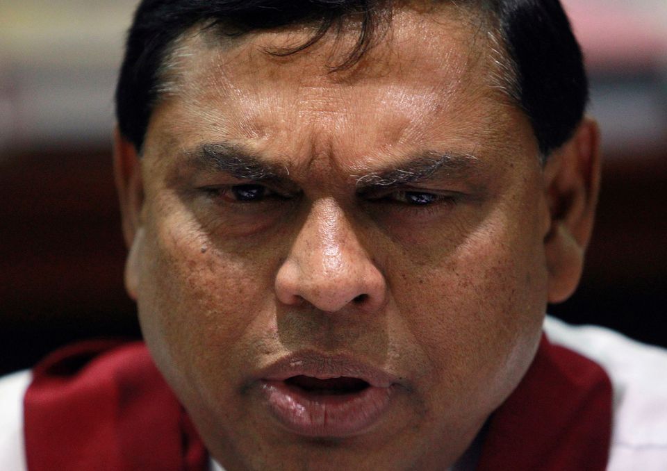 দুবাই পালাতে গিয়েও পারলেন না বাসিল রাজাপাকসে