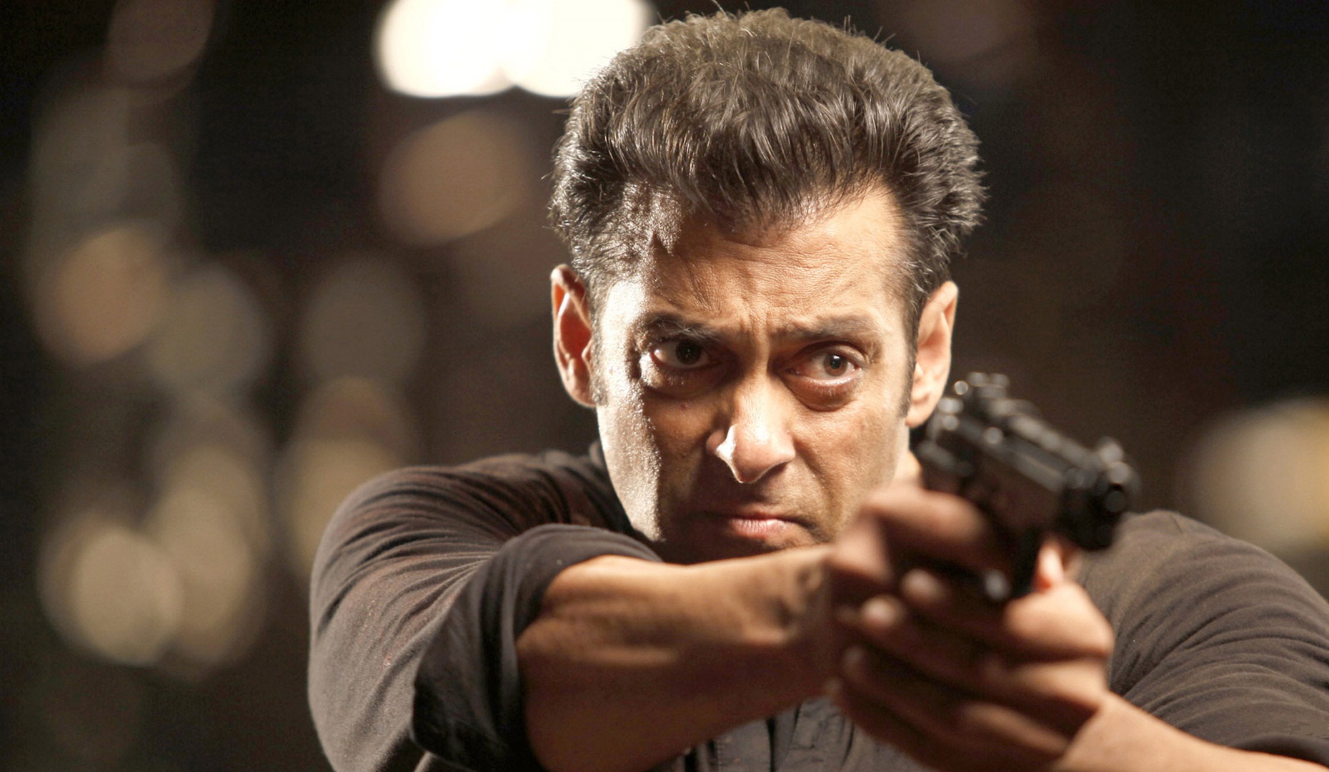 হত্যার হুমকি: আগ্নেয়াস্ত্রের লাইসেন্স পেলেন সালমান খান
