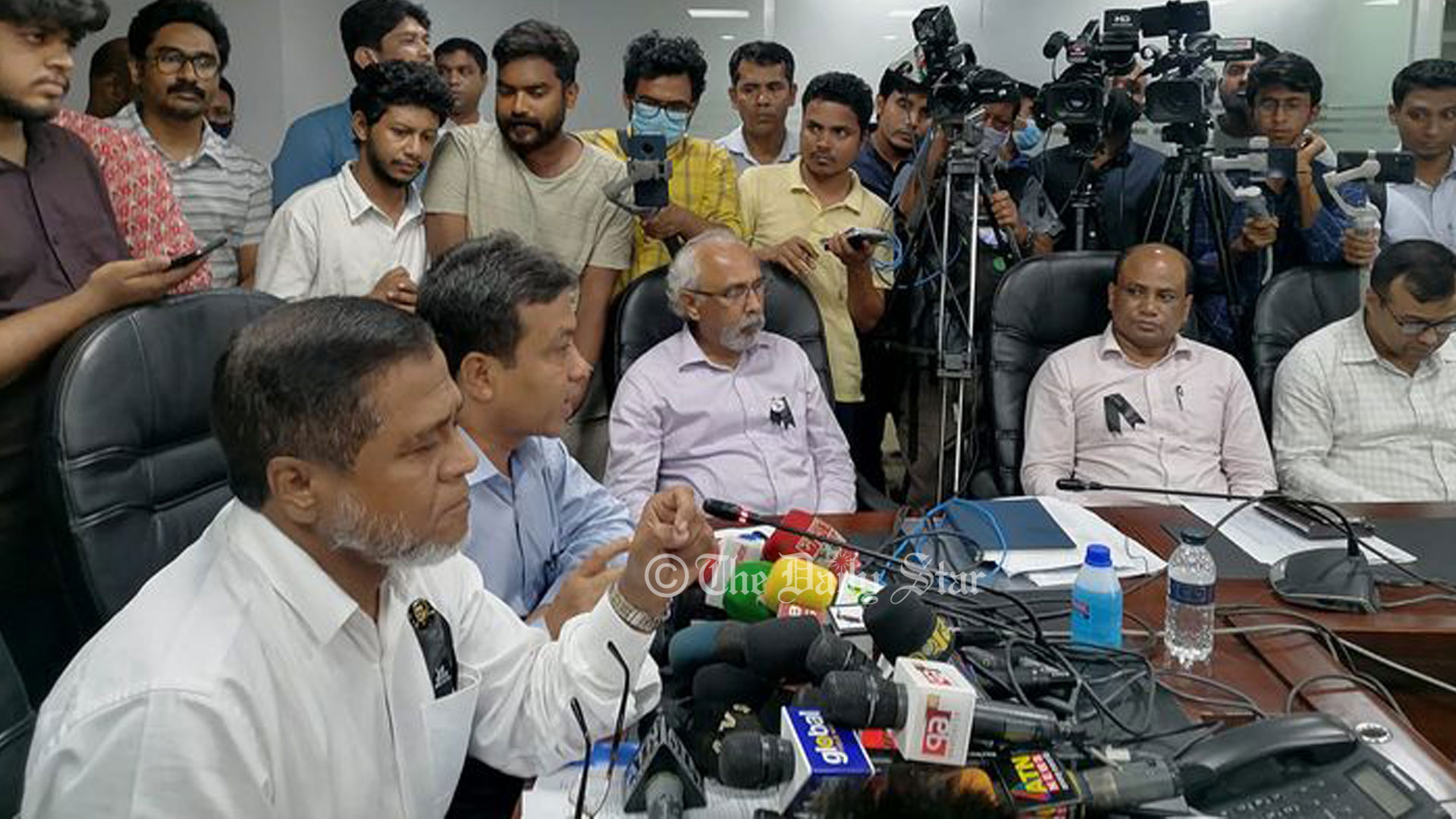 দূরপাল্লায় কিলোমিটারে বাসভাড়া বাড়ল ৪০ পয়সা, মহানগরে ৩৫ পয়সা