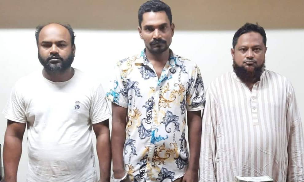 বাবাকে পিটিয়ে ৩১ লাখ টাকা ছিনতাই, ২ ছেলেসহ গ্রেপ্তার ৪