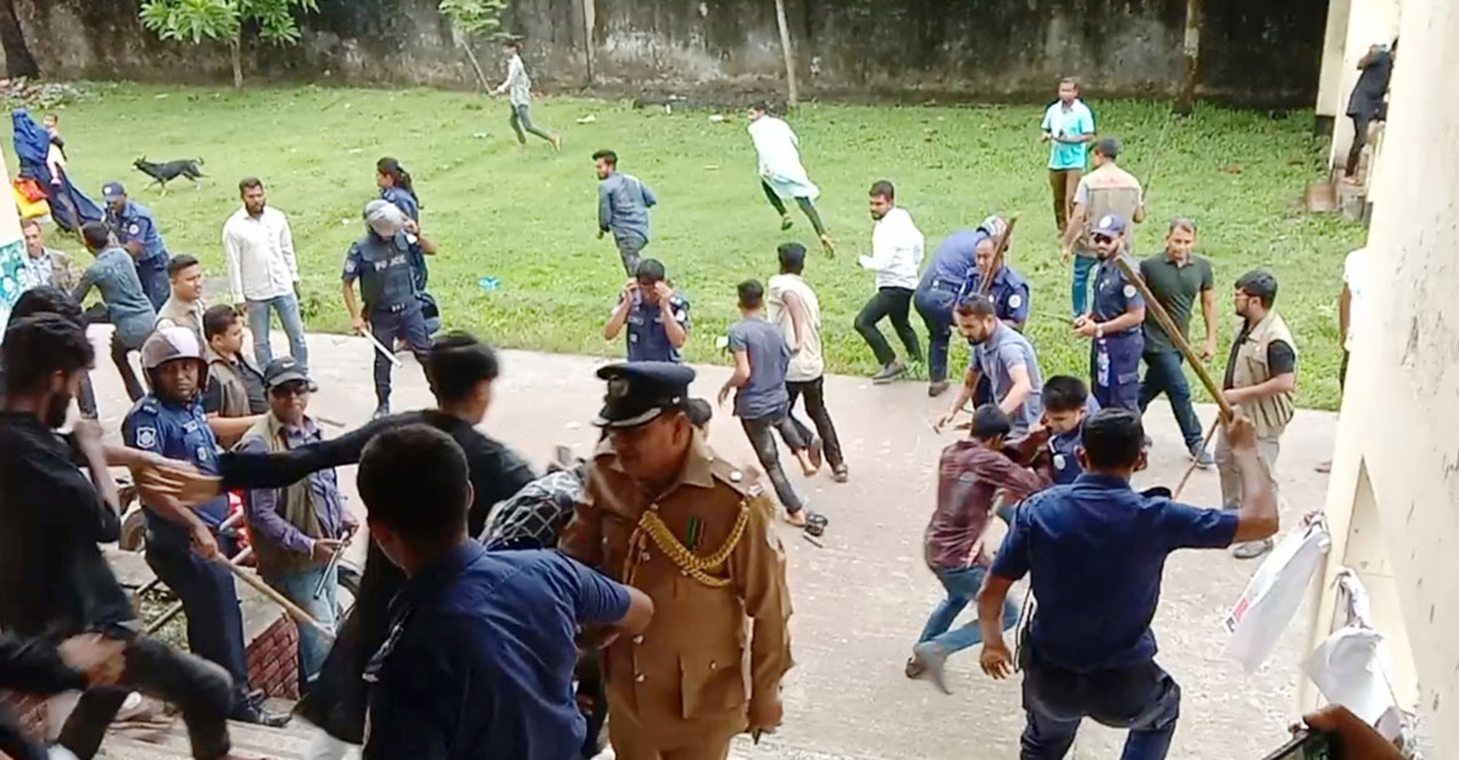 জাতীয় শোক দিবসে বরগুনায় ছাত্রলীগের ২ গ্রুপের সংঘর্ষ