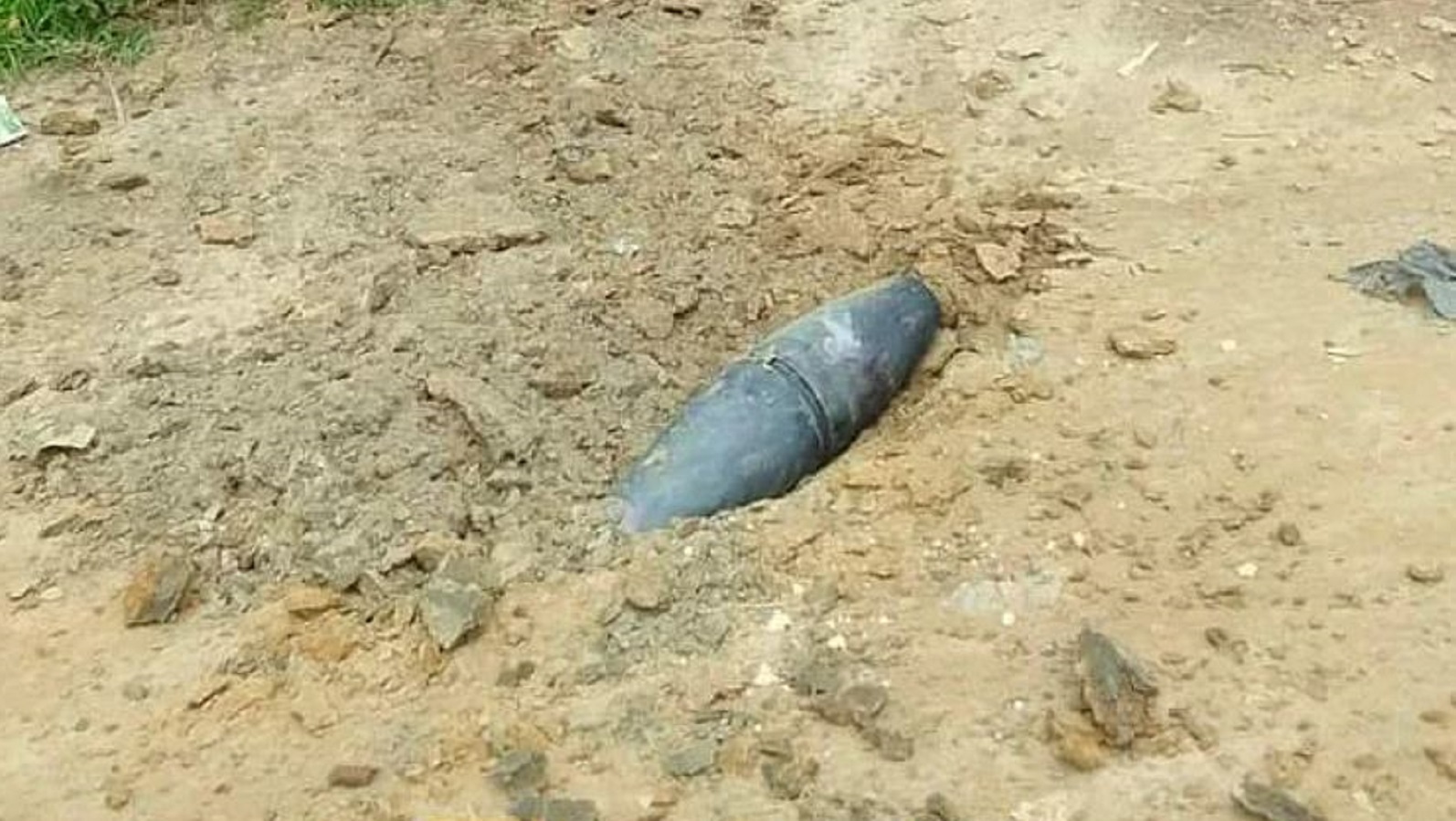 সীমান্তে গোলাবর্ষণ: নিরাপদ আশ্রয়ের খোঁজে রোহিঙ্গারা