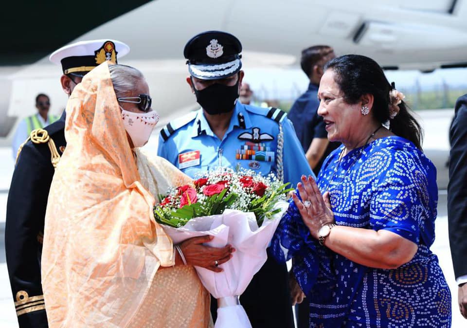 নয়াদিল্লিতে প্রধানমন্ত্রী শেখ হাসিনাকে লাল গালিচা সংবর্ধনা