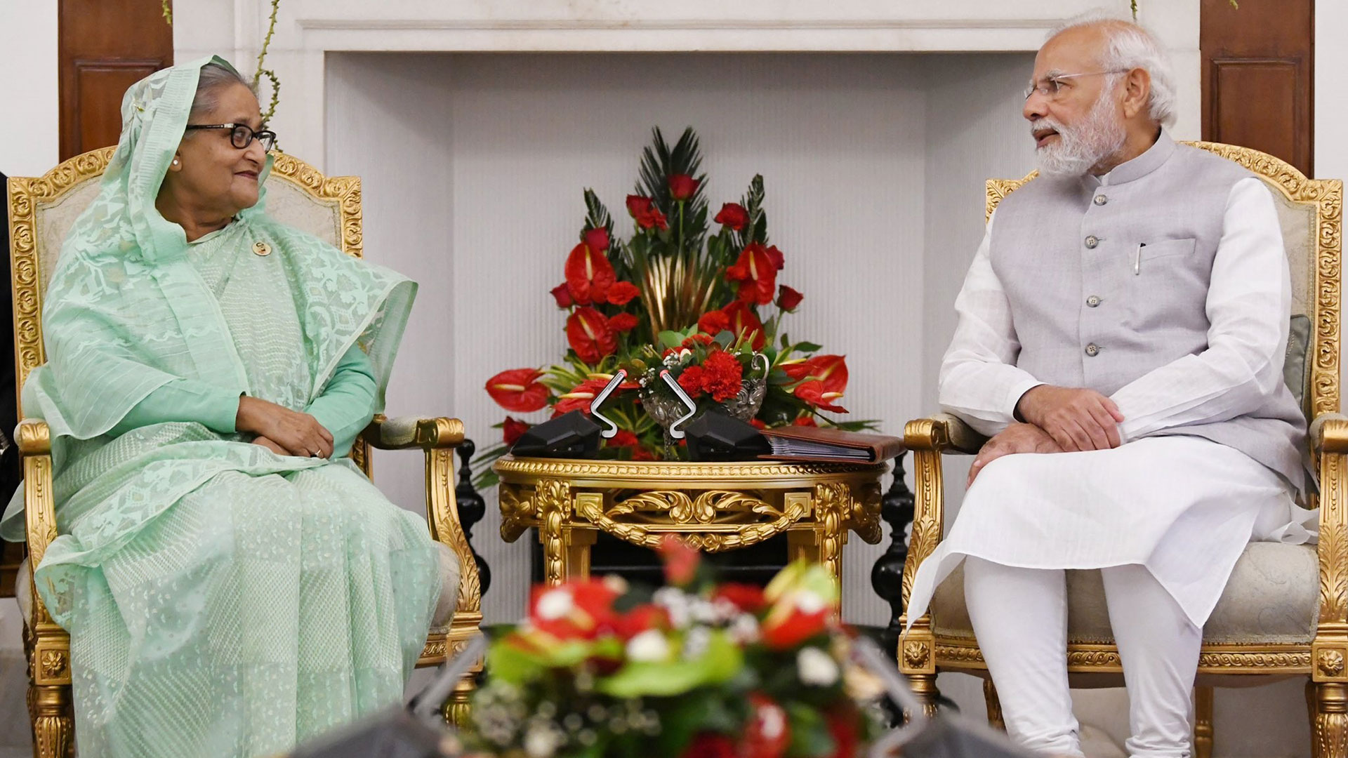 প্রধানমন্ত্রী শেখ হাসিনার সঙ্গে নরেন্দ্র মোদির বৈঠক