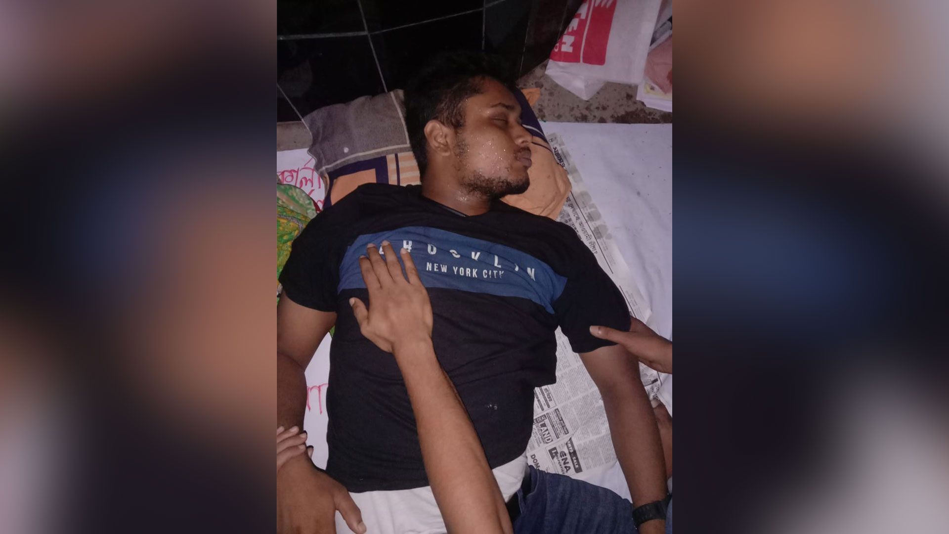 অনশনের ২৪ ঘণ্টায় অসুস্থ হয়ে পড়েছেন সেই ঢাবি শিক্ষার্থী