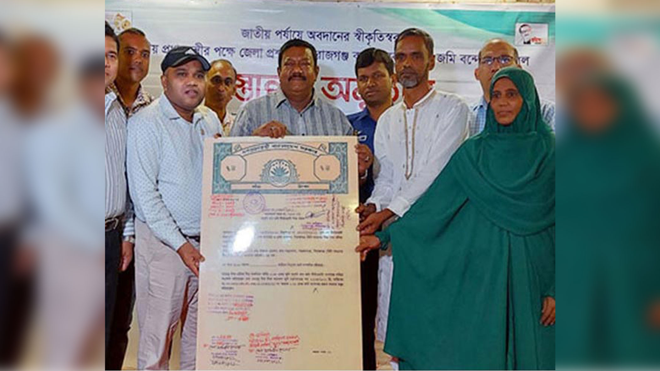 ফুটবলার আঁখিকে দেওয়া প্রধানমন্ত্রীর উপহারের জমিতে ১৪৪ ধারা জারি