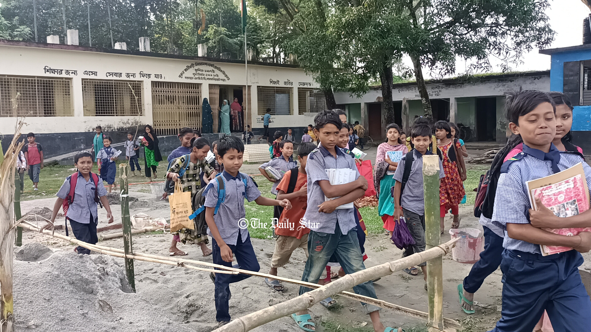 স্কুলমাঠে বাড়ি-কলাবাগান, খেলাধুলা বঞ্চিত শিক্ষার্থীরা