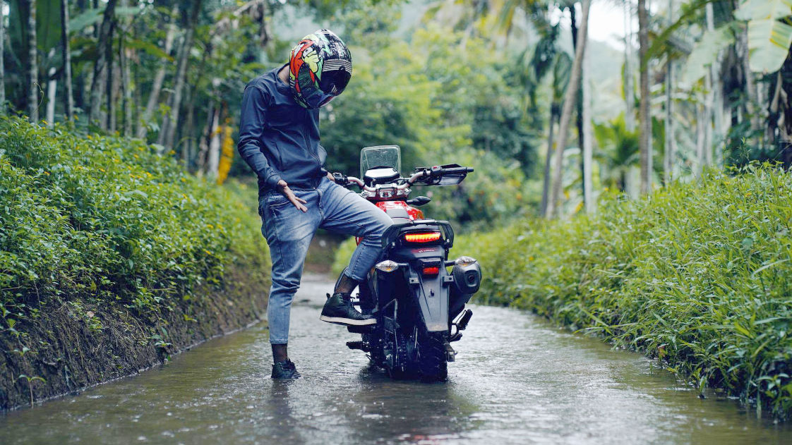 বর্ষা শেষে মোটরসাইকেলের যত্ন