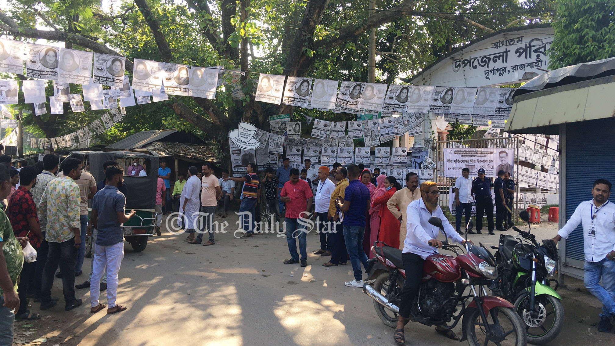 রাজশাহীর ৯ উপজেলায় জেলা পরিষদ নির্বাচনের ভোটগ্রহণ চলছে
