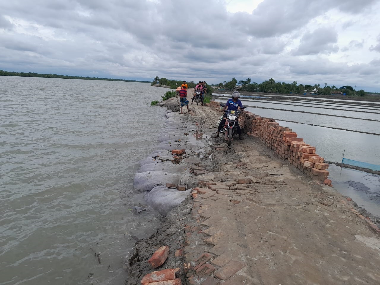 খুলনার ৪০৯টি সাইক্লোন শেল্টার খুলে দেওয়া হচ্ছে সোমবার