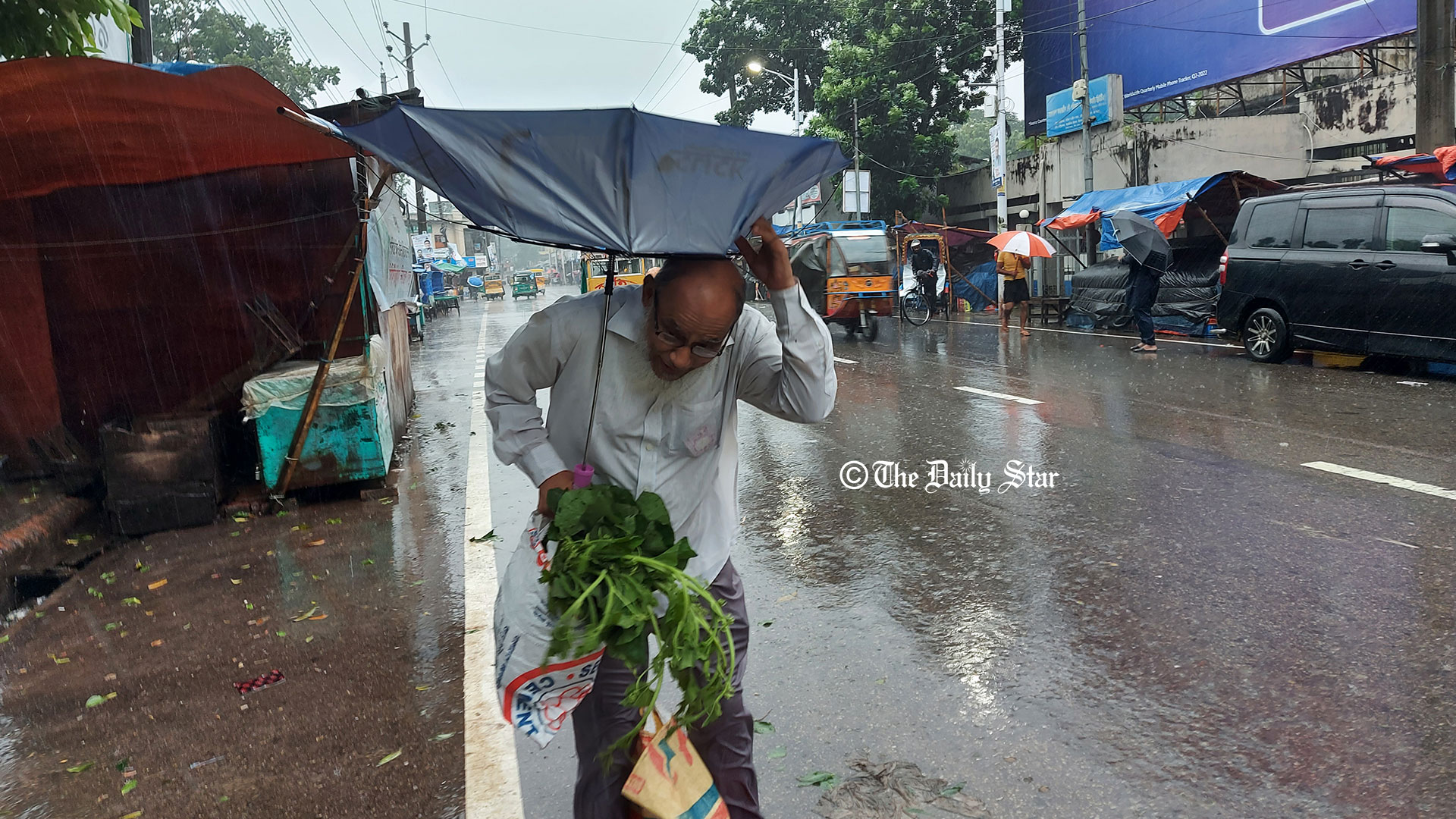 সতর্ক সংকেত মোংলা-পায়রায় ৭ ও চট্টগ্রাম-কক্সবাজারে ৬