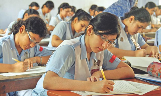 সকাল ১১টা থেকে এইচএসসি পরীক্ষা