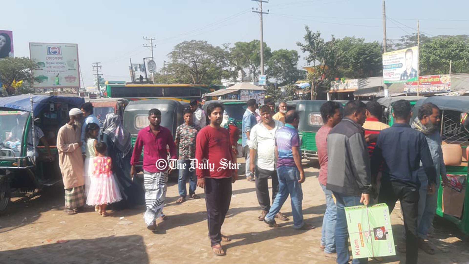 পরিবহন ধর্মঘটে নাকাল পাবনার সাধারণ মানুষ