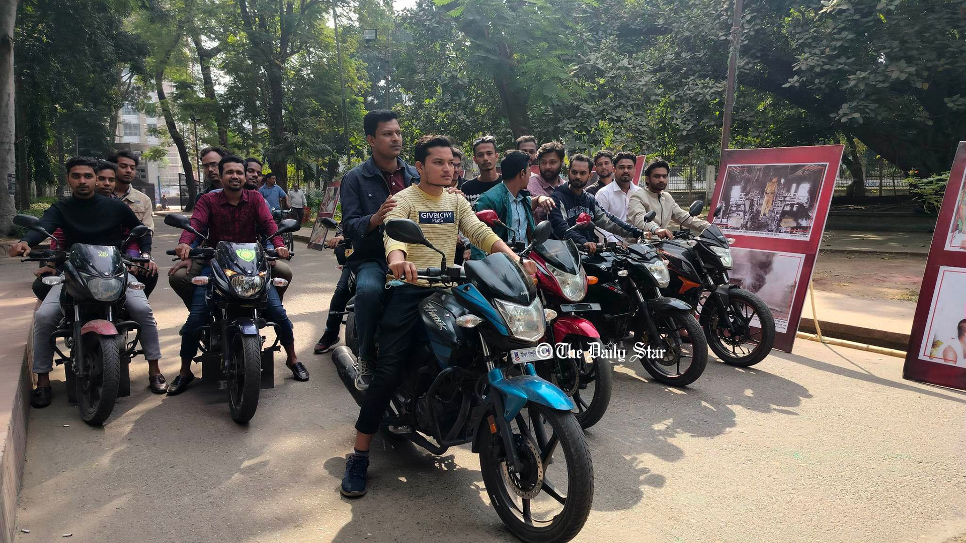 ঢাবি ক্যাম্পাসে ছাত্রদলকে ‘প্রতিহত’ করতে ‘প্রস্তুত’ ছাত্রলীগ