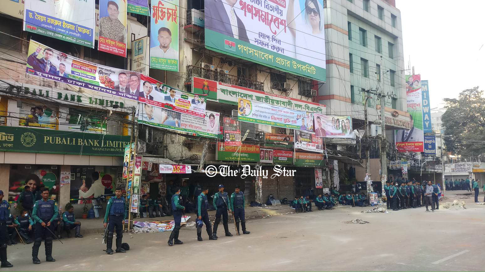 নয়াপল্টনে বিএনপির কেন্দ্রীয় কার্যালয় অবরুদ্ধ