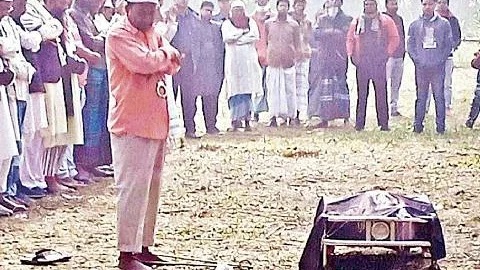 হাতকড়া-ডান্ডাবেড়ি নিয়ে মায়ের জানাজা পড়ানো বিএনপি নেতার জামিনে মুক্তি