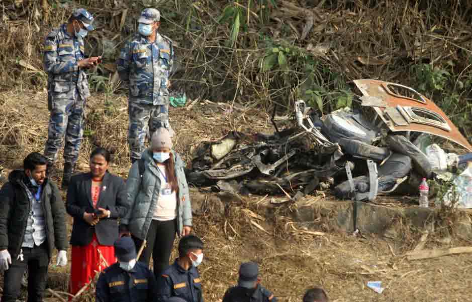 ‘মাঠে খেলার সময় দেখি উড়োজাহাজটি ঘুরতে ঘুরতে পড়ে যাচ্ছে’