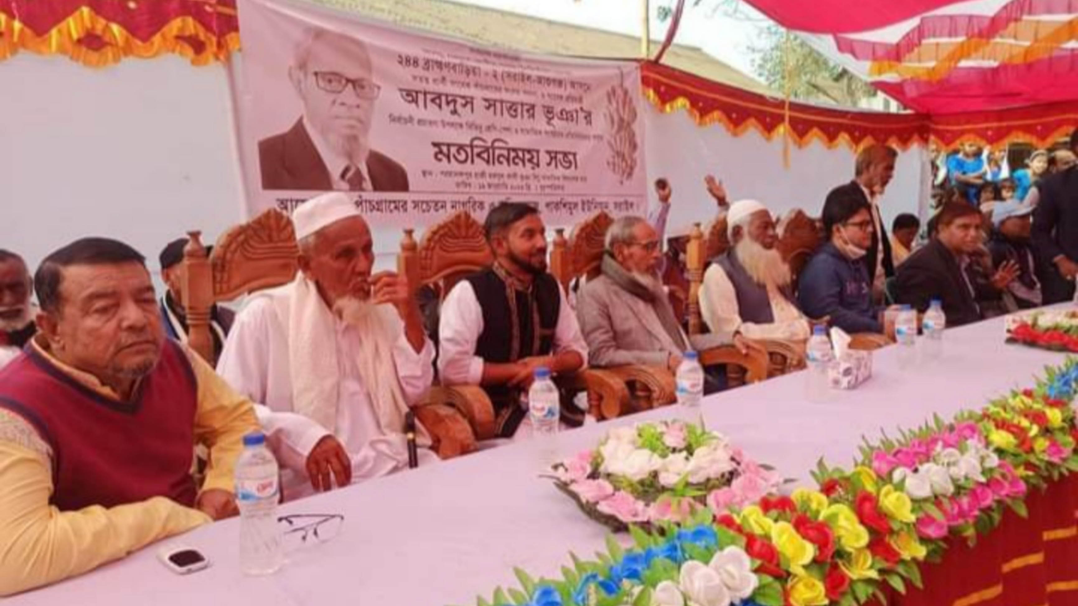 নির্বাচনী প্রচারণায় আব্দুস সাত্তার, পাশে বসালেন আ. লীগ নেতাদের