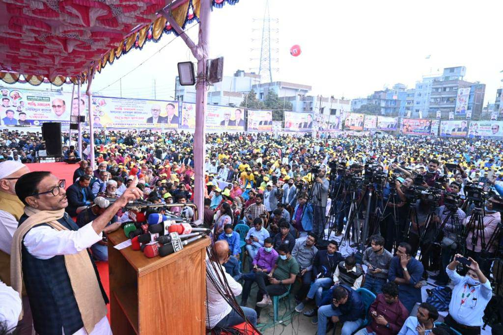 ‘ছাত্রদের জ্বালায় মঞ্চ ভেঙে পড়ে, আমাকে ৫ বার ড্রেসিং করতে হয়’