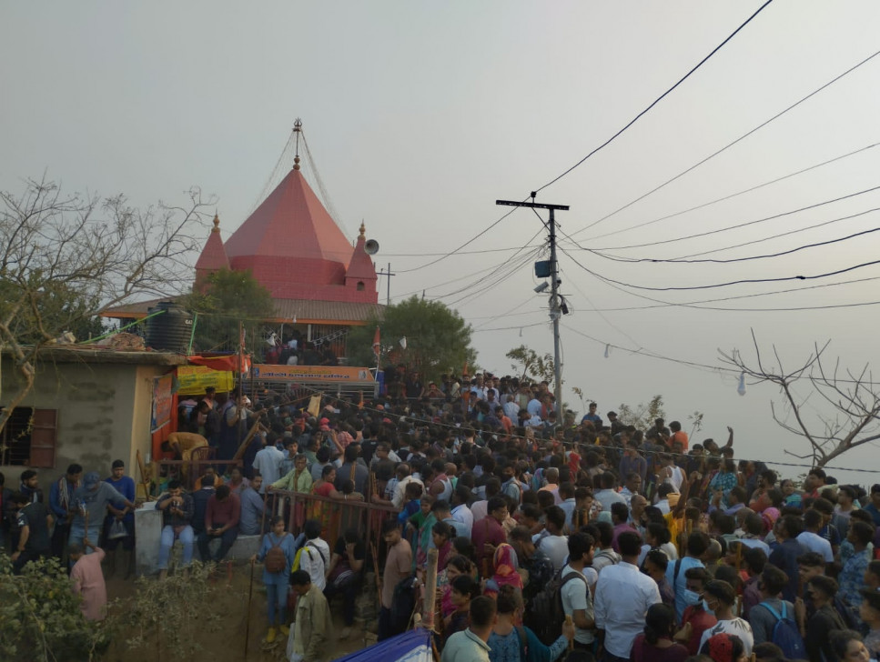 চন্দ্রনাথে ৫ পুণ্যার্থীর মৃত্যুর গুজব, হুড়োহুড়ি করে নামতে গিয়ে আহত ১০