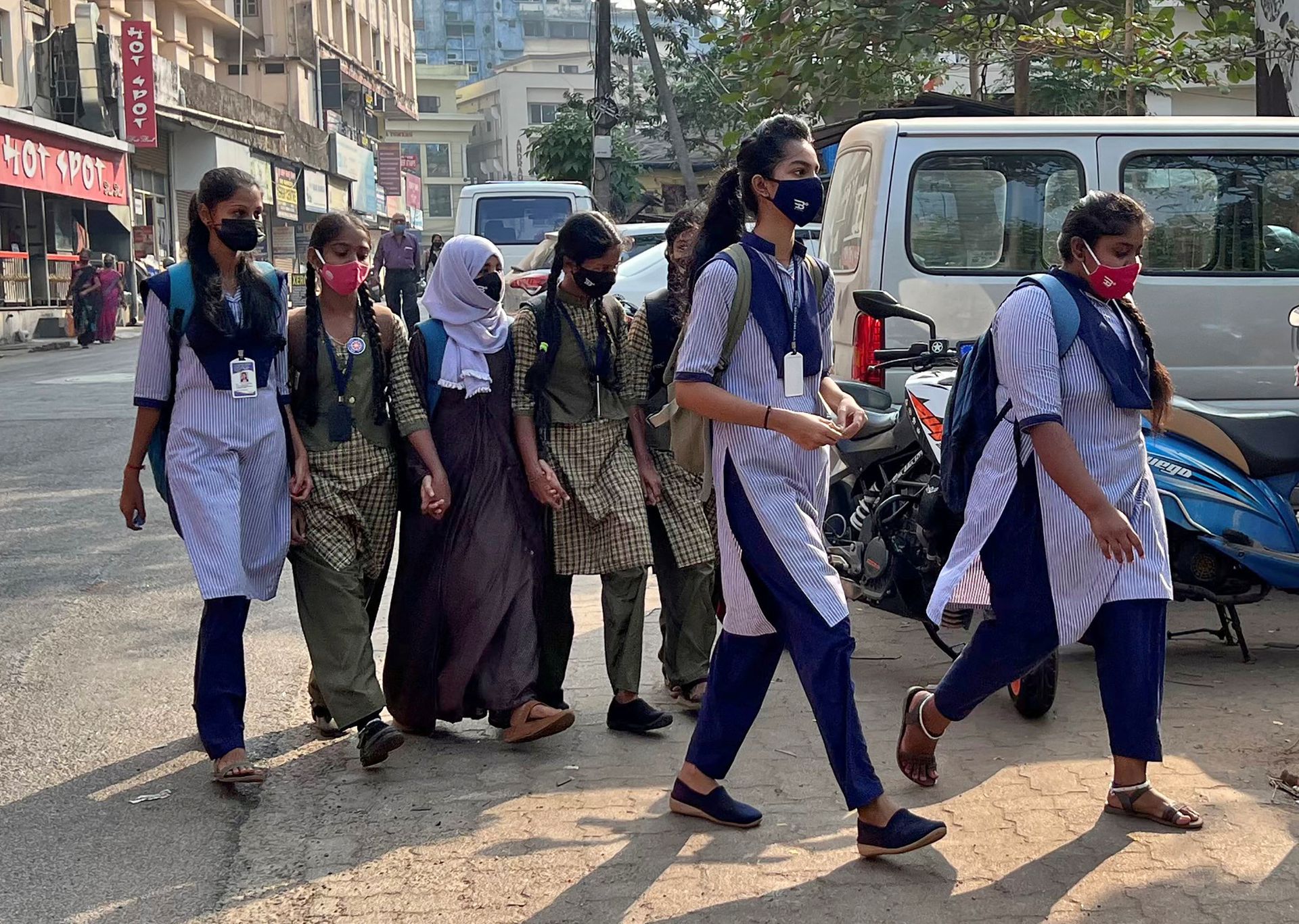 ‘হিজাব পরা থাকলে শিক্ষার্থীদের পরীক্ষায় অংশ নিতে দেওয়া হবে না’